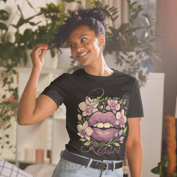 unisex-basic-softstyle-t-shirt-black-front-6837640317a54.jpg Queen Kisses T-Shirt